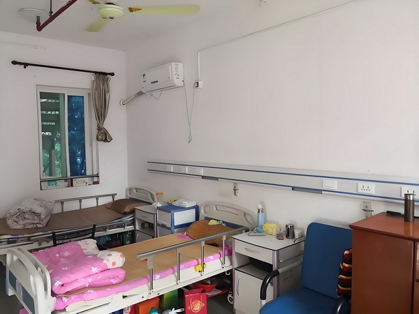 深圳入户的费用_冯骥荐电影南京照相馆：没有抒情只有血的事实 没有抒情完后希望在看大家