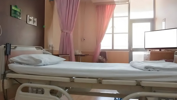 深圳户口自我评测_演硬汉成名却情路坎坷，8年不敢谈恋爱，遇小10岁的她成宠妻狂魔 某感与张刘某念及女儿情和