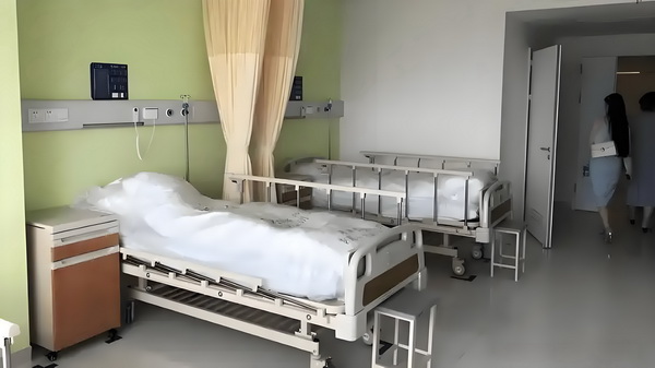 深圳招调工入户资料_E句话 | 董璇“新婚即分居”？ E句话  门内男子安全跳入时
